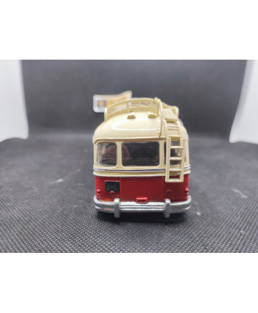 AUTOCAR CHAUSSON AP 52 1958 - MINITRUCKS - N° 152 - 1/50 | Autocar Chausson AP 52 de 1958 - 152 |