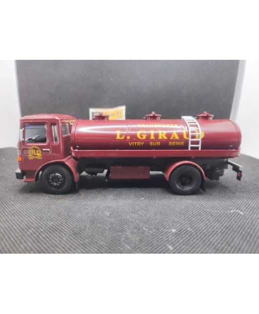 CAMION SAVIEM SM 170 CITERNE "TRANSPORT GIRAUF" 1972 - IXO - N°34 - 1/43 | Camion Saviem SM 170 Citerne "Transports Giraud" d...