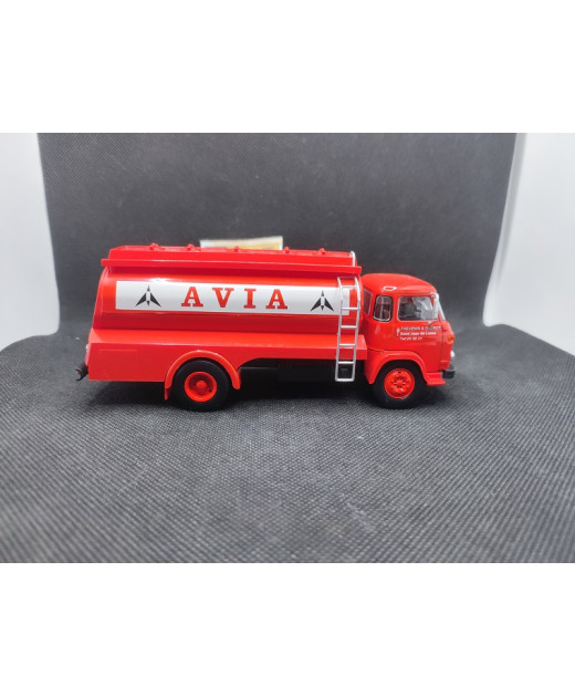 CAMION SAVIEM SM8 CITERNE "AVIA" - IXO - 1/43 | Camion Saviem SM8 Citerne "Avia" |