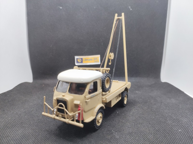CAMION PANHARD GLB 18 "PETROLIER SAHARIEN" - MINITRUCKS - 1/50 | Camion Berliet GLB 18 "Pétrolier Saharien" |
