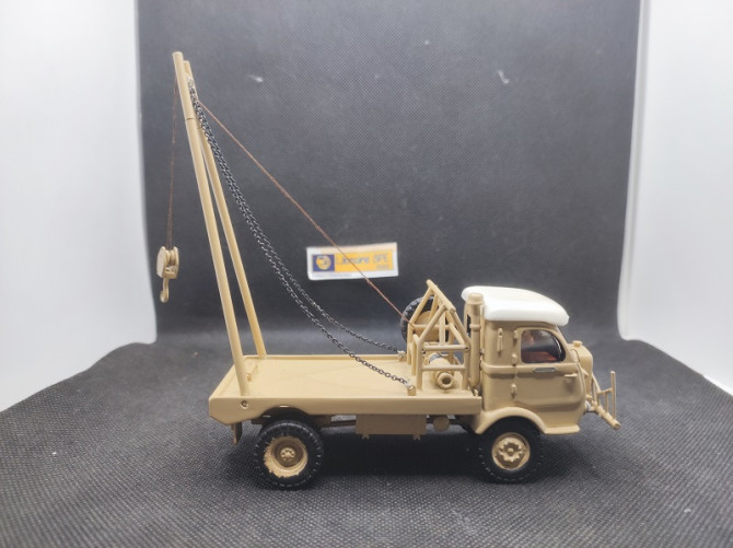 CAMION PANHARD GLB 18 "PETROLIER SAHARIEN" - MINITRUCKS - 1/50 | Camion Berliet GLB 18 "Pétrolier Saharien" |