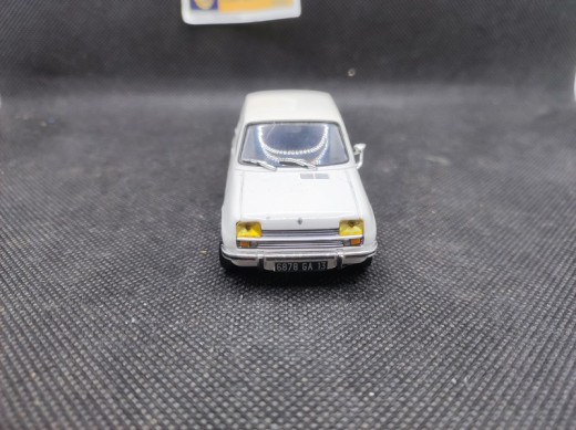 RENAULT R 7 SIETE TL 1975 - IXO - N° 62 - 1/43 | Renault R 7 Siete TL de 1975 - 62 |