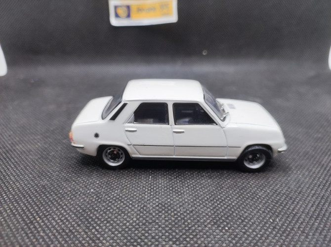 RENAULT R 7 SIETE TL 1975 - IXO - N° 62 - 1/43 | Renault R 7 Siete TL de 1975 - 62 |