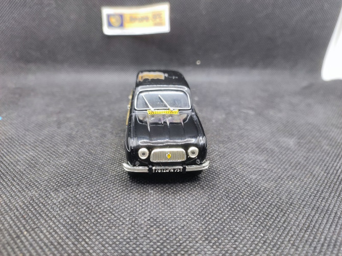 RENAULT 4L PARISIENNE 1964 - NOSTALGIE - N° 3 - 1/43 | Renault 4L Parisienne de 1964 - 3 |