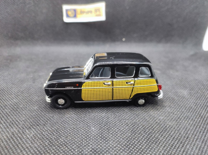 RENAULT 4L PARISIENNE 1964 - NOSTALGIE - N° 3 - 1/43 | Renault 4L Parisienne de 1964 - 3 |