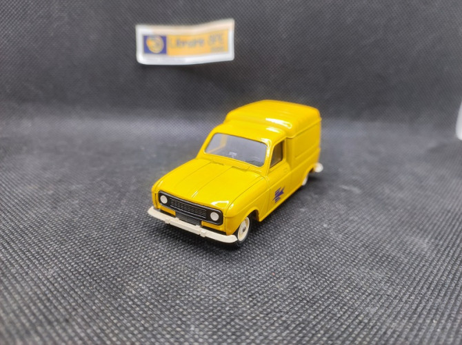 RENAULT 4 L FOURGONNETTE "PTT" - SOLIDO - N° 42 - 1/43 | Renault 4 L Fourgonnette PTT - 42 |