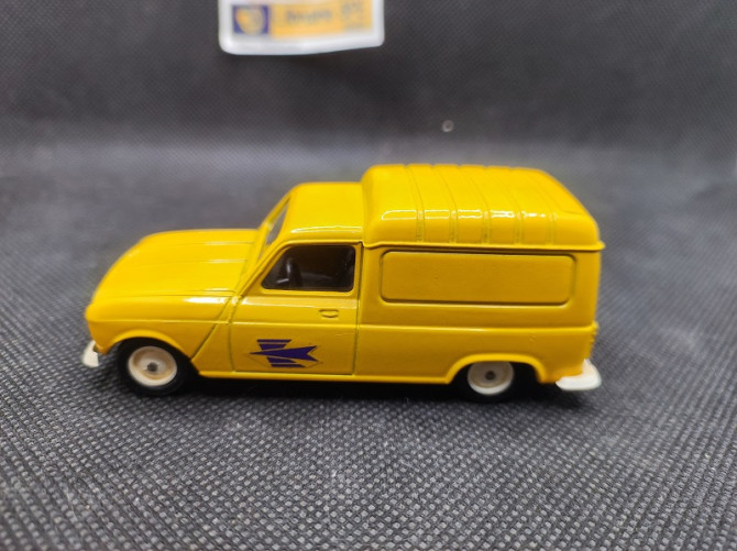 RENAULT 4 L FOURGONNETTE "PTT" - SOLIDO - N° 42 - 1/43 | Renault 4 L Fourgonnette PTT - 42 |