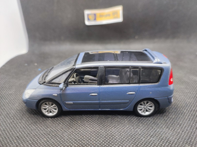 RENAULT GRAND ESPACE 4 2003 - UNIVERSAL HOBBIES - N° 7711221719 | Renault Grand Espace 4 de 2003 - 7711221719 |