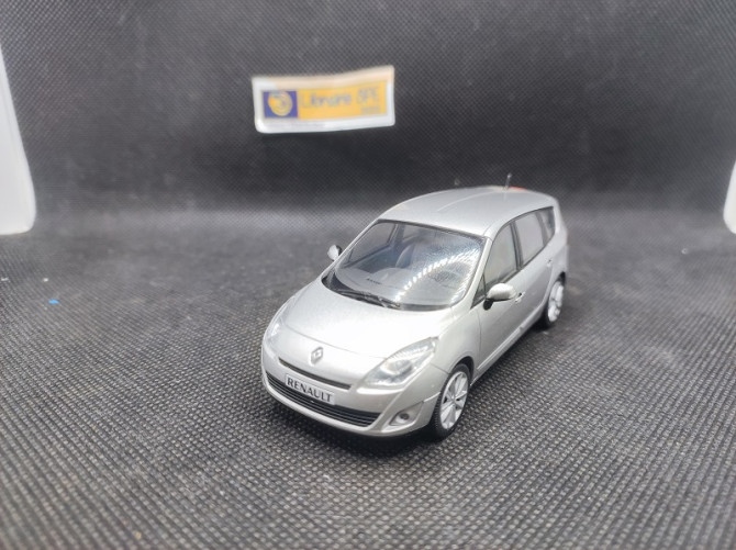 RENAULT GRAND SCENIC 3 2009 - SCHUCO - N° 426832 - 1/43 | Renault Grand Scenic 3 de 2009 - 426832 |
