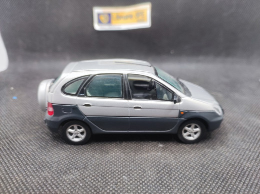 RENAULT SCENIC RX4 PHASE 2 - UNIVERSAL HOBBIES - N° 7711211540 - 1/43 | Renault Scenic RX4 Phase 2 - 7711211540 |