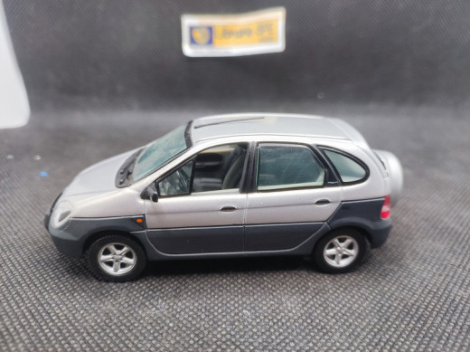 RENAULT SCENIC RX4 PHASE 2 - UNIVERSAL HOBBIES - N° 7711211540 - 1/43 | Renault Scenic RX4 Phase 2 - 7711211540 |