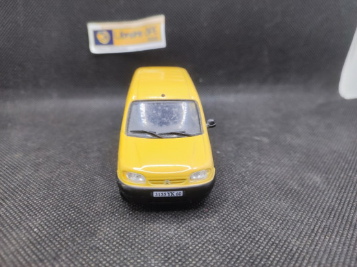 CITROEN BERLINGO " LA POSTE " 1997 - UNIVERSAL HOBBIES - N° 16305 - 1/43 | Citroën Berlingo La Poste de 1997 - 16305 |