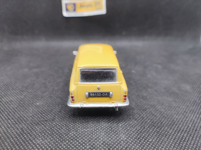 SIMCA 1300 BREAK " LA POSTE " 1966 - UNIVERSAL HOBBIES - 1/43 | Simca 1300 Break La Poste de 1966 |