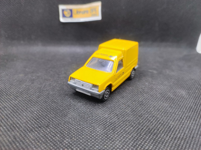 RENAULT EXPRESS " LA POSTE " - MAJORETTE - N° 233 - 1/53 | Renault Express " La poste " - 233 |