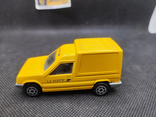 RENAULT EXPRESS " LA POSTE " - MAJORETTE - N° 233 - 1/53 | Renault Express " La poste " - 233 |