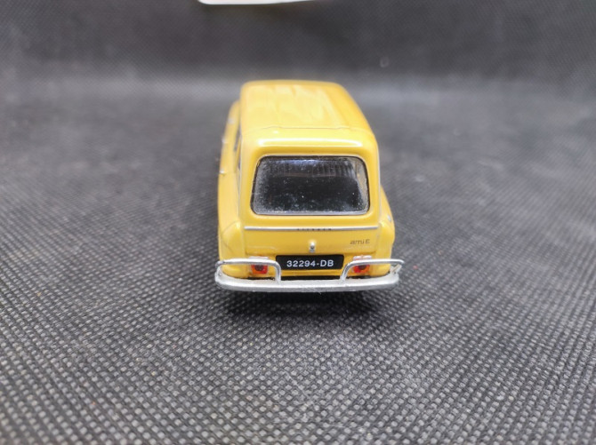 CITROEN AMI 6 BREAK " LA POSTE " 1968 - UNIVERSAL HOBBIES - N° 6742 - 1/43 | Citroën Ami 6 Break  La Poste 1968 - 6742 |