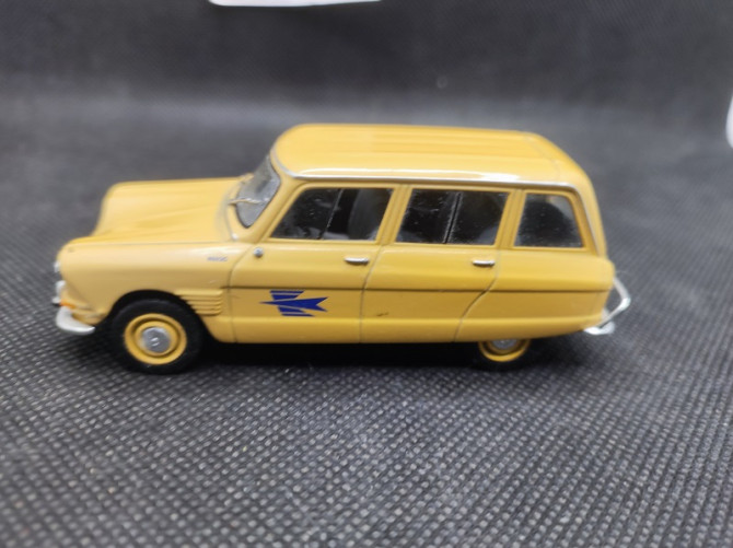 CITROEN AMI 6 BREAK " LA POSTE " 1968 - UNIVERSAL HOBBIES - N° 6742 - 1/43 | Citroën Ami 6 Break  La Poste 1968 - 6742 |