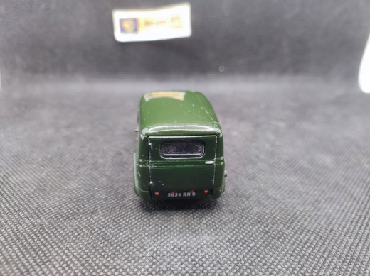 RENAULT JUVAQUATRE BREAK " POSTES " - NOREV - N° 3526 - 1/43 | Renault Juvaquatre Break "Postes" - 3526 |